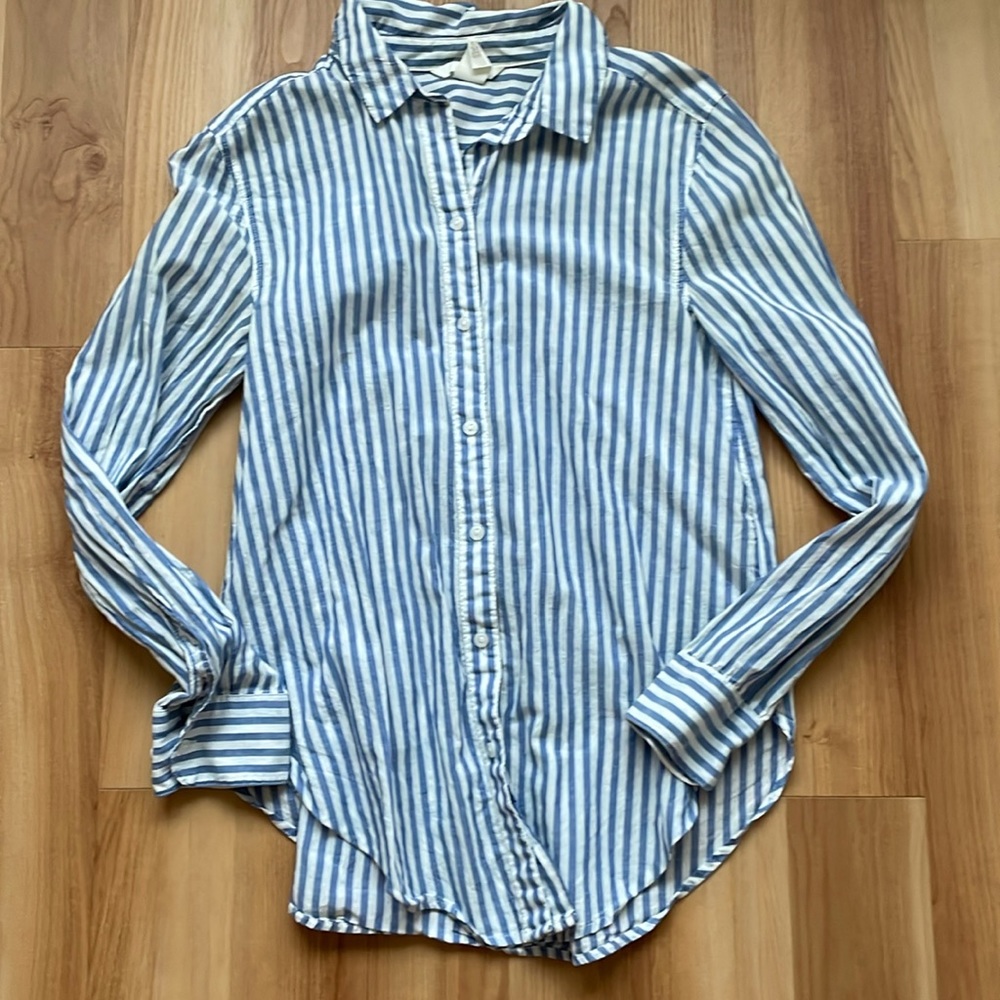 H&M women’s striped button down shirt - size 4